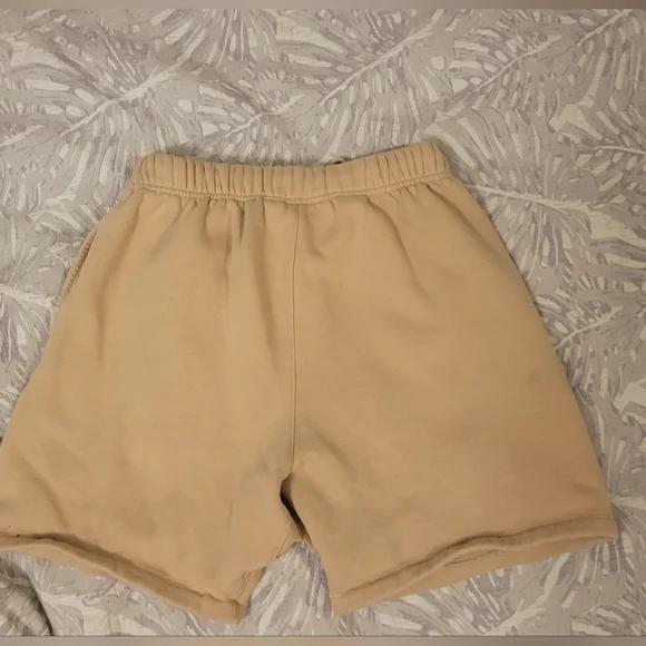 Essential - Picture 5 of 6